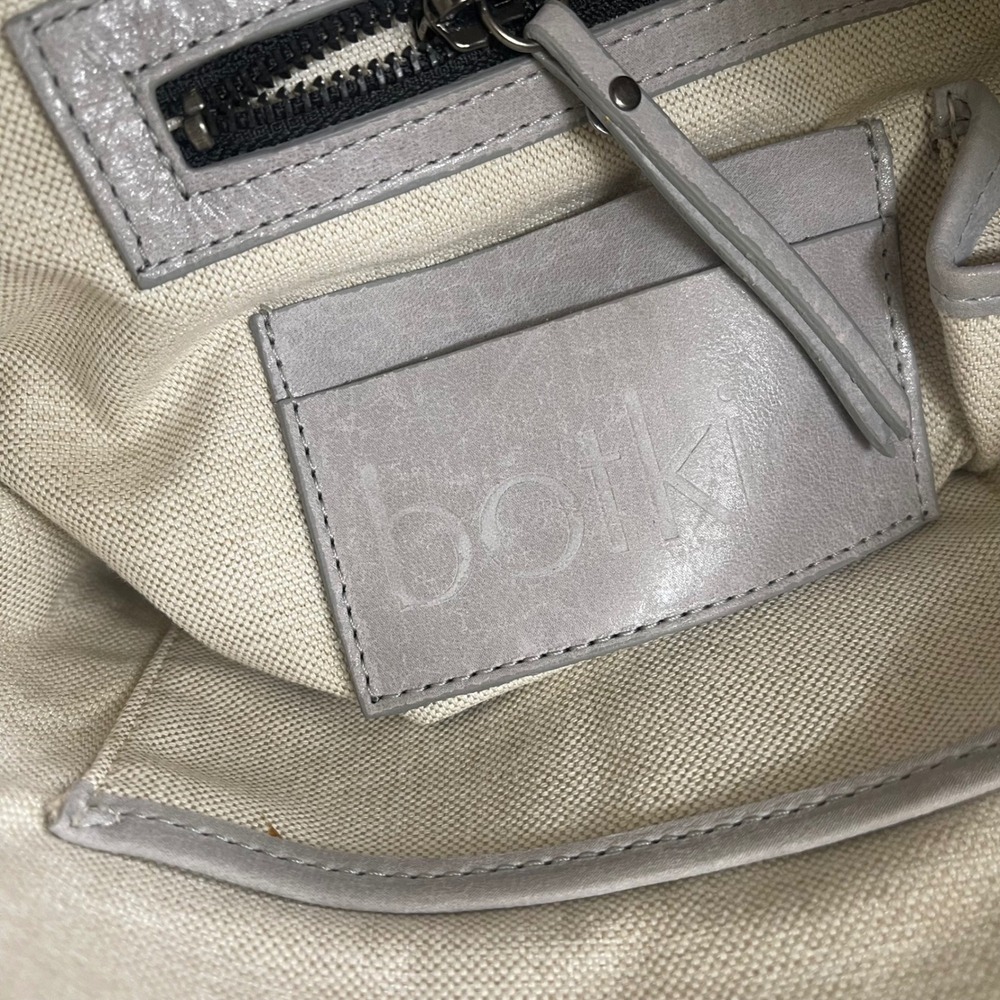 Botkier New York Light Gray Leather Crossbody Bag Studded Messenger Gunmetal EUC - Picture 8 of 14